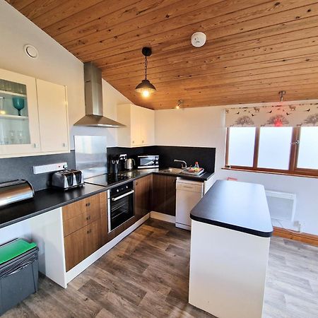 Ochil 8 With Private Hot Tub - Fife - Loch Leven - Lomond Hills Kelty Exterior foto