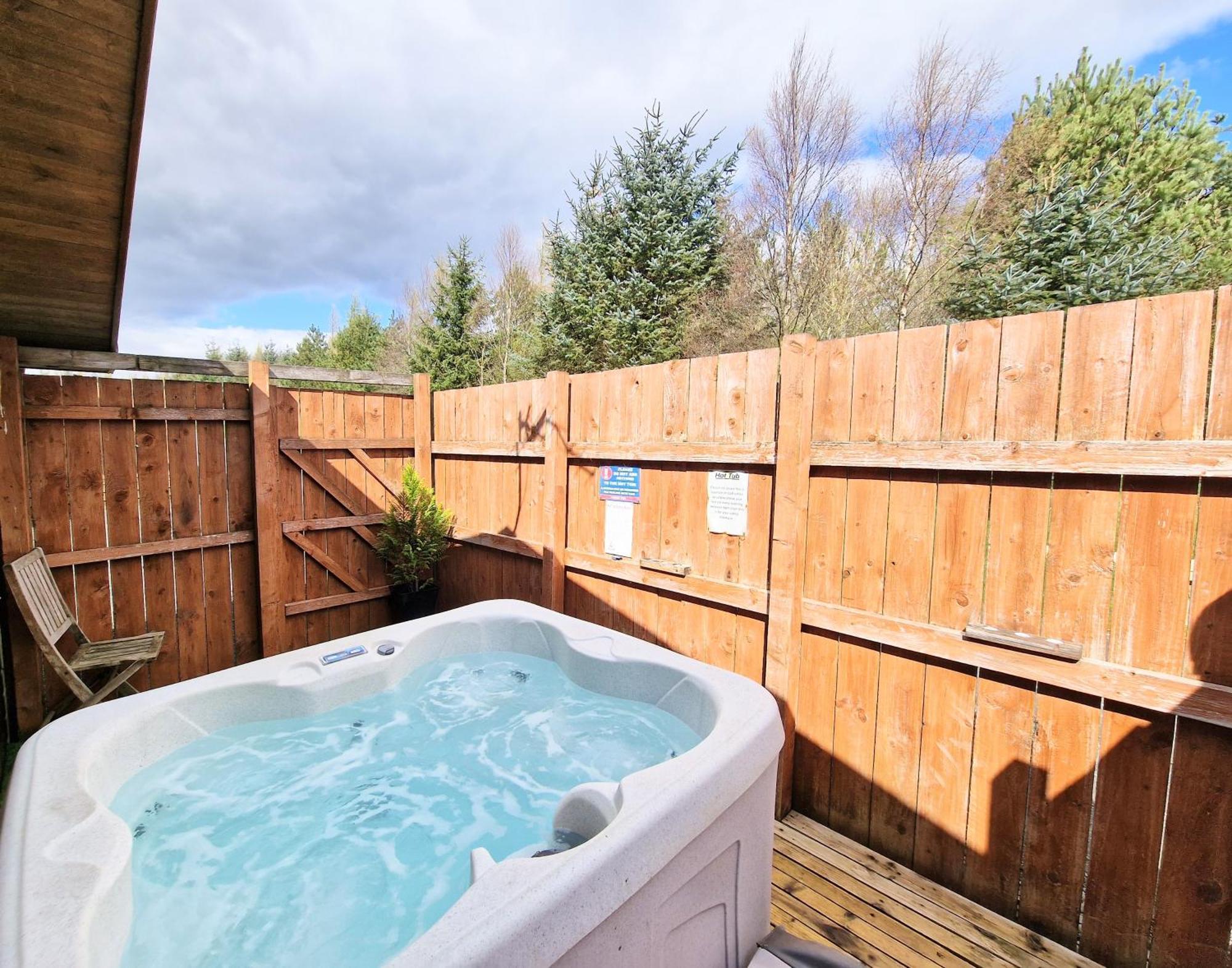 Ochil 8 With Private Hot Tub - Fife - Loch Leven - Lomond Hills Kelty Exterior foto